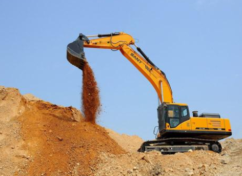 挖掘機油垢難清理，看這兒就對了