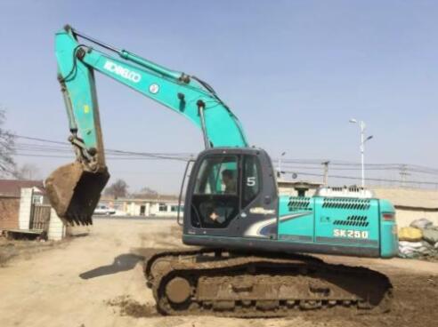 神鋼挖掘機發動機冒白煙的原因是什么?